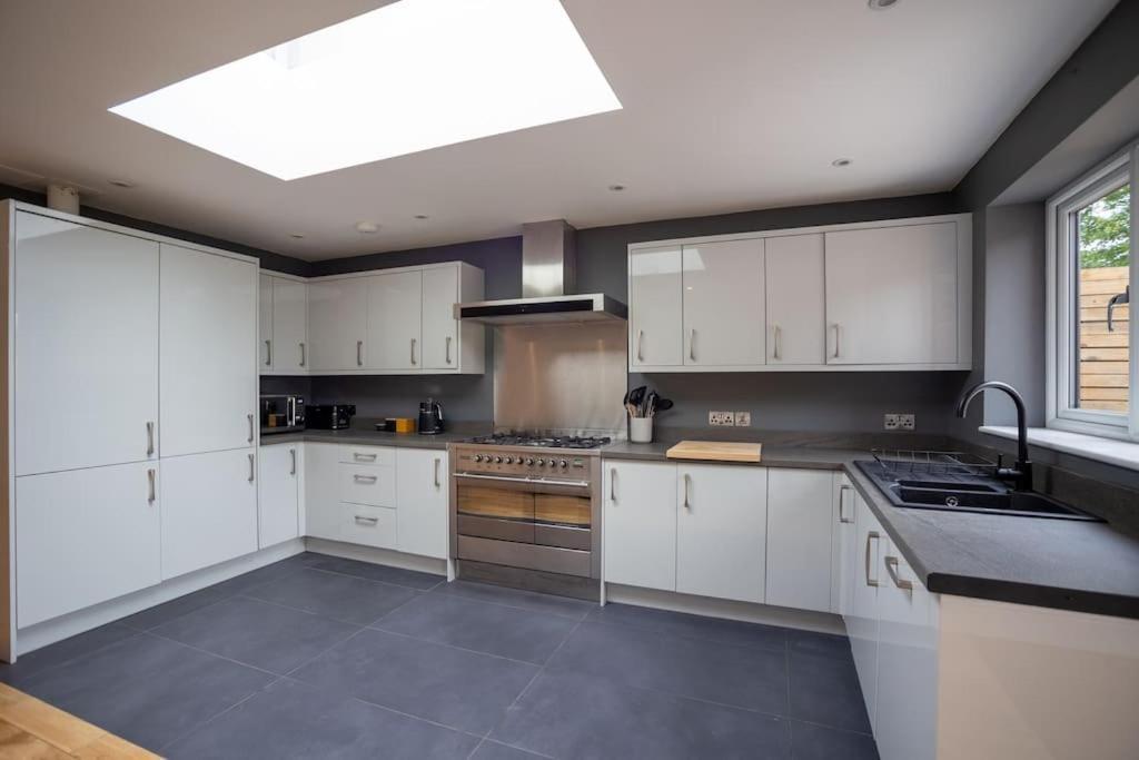 Hereford - Clifton Villa - Beautifully Presented House Located A Short Walk From City Centre - Sleeps 6 Guests - Perfect For Exploring Hereford - Hosted By Rentmyhouse Bagian luar foto