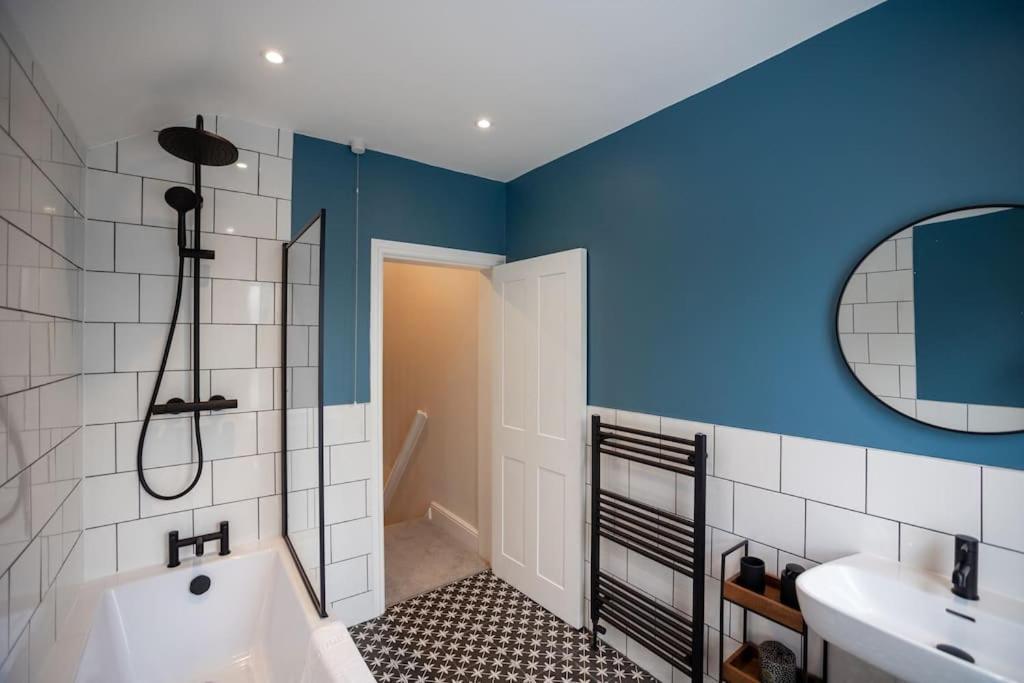 Hereford - Clifton Villa - Beautifully Presented House Located A Short Walk From City Centre - Sleeps 6 Guests - Perfect For Exploring Hereford - Hosted By Rentmyhouse Bagian luar foto