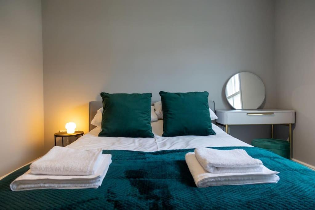 Hereford - Clifton Villa - Beautifully Presented House Located A Short Walk From City Centre - Sleeps 6 Guests - Perfect For Exploring Hereford - Hosted By Rentmyhouse Bagian luar foto