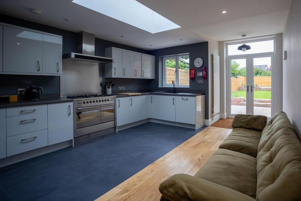 Hereford - Clifton Villa - Beautifully Presented House Located A Short Walk From City Centre - Sleeps 6 Guests - Perfect For Exploring Hereford - Hosted By Rentmyhouse Bagian luar foto