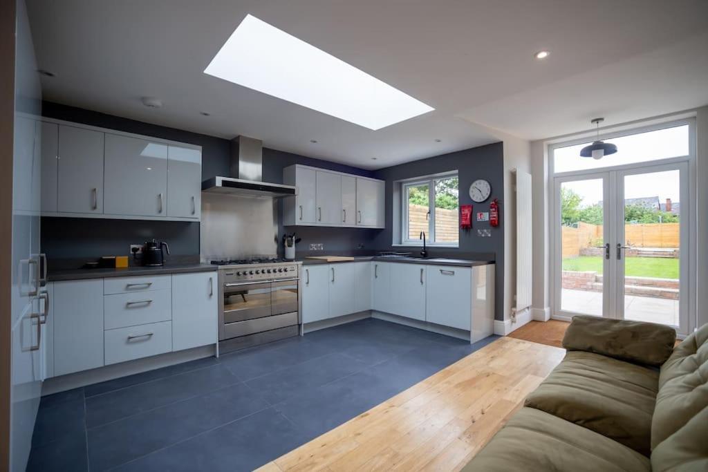 Hereford - Clifton Villa - Beautifully Presented House Located A Short Walk From City Centre - Sleeps 6 Guests - Perfect For Exploring Hereford - Hosted By Rentmyhouse Bagian luar foto