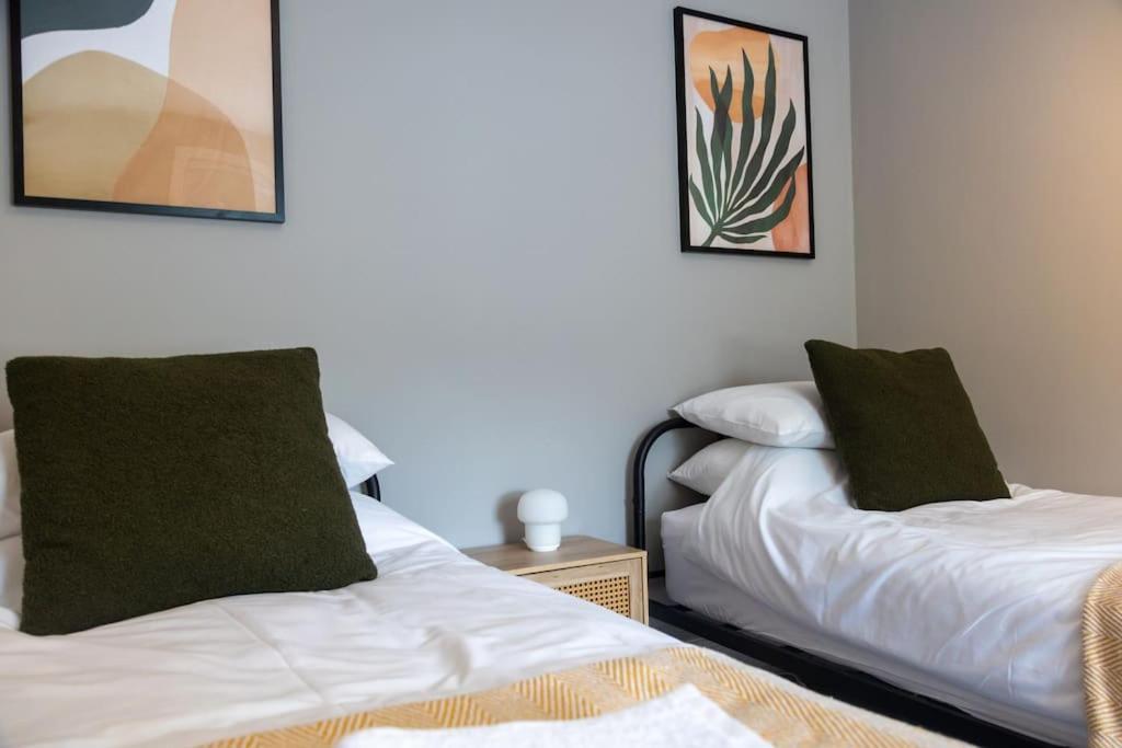 Hereford - Clifton Villa - Beautifully Presented House Located A Short Walk From City Centre - Sleeps 6 Guests - Perfect For Exploring Hereford - Hosted By Rentmyhouse Bagian luar foto